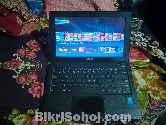 Asus x200m